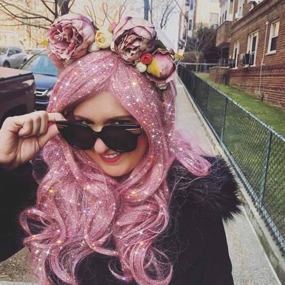 Hi I'm Julie Rose, a fashion blogger and reseller! - Picture 7 of 12